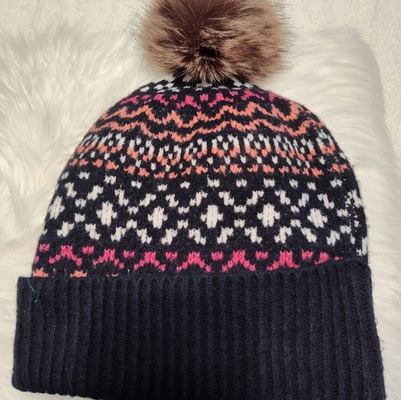 💐 EUC Cupcakes & Cashmere Fair Isle Ultra Soft Pom Pom Sweater Beanie, OSFA - Picture 6 of 6